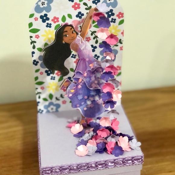 Caixa Cenário Personalizada no Tema Encanto Isabela!