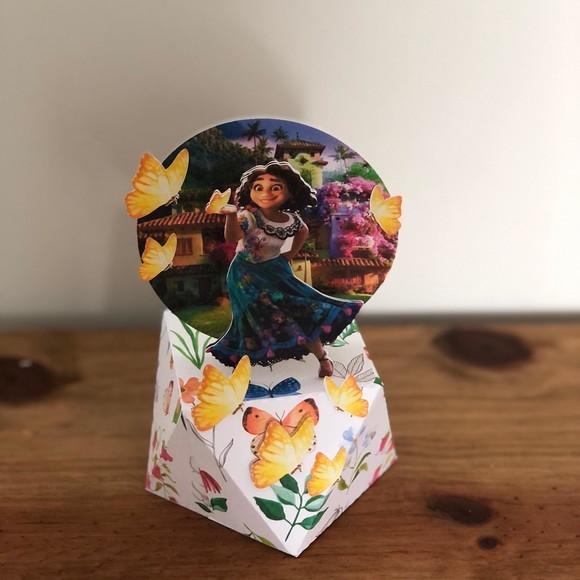 Caixa Cenário Personalizada no Tema Encanto Mirabel!