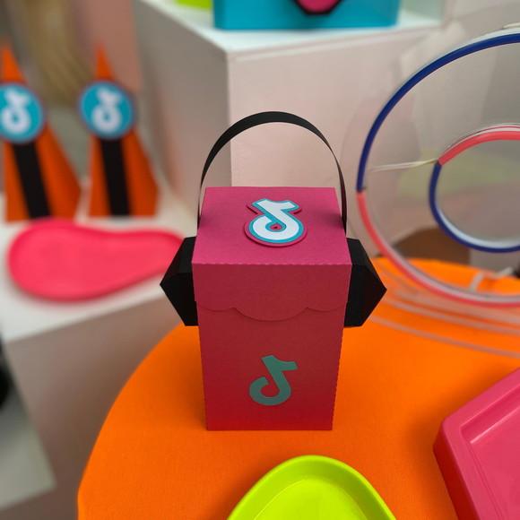 Caixa Cubo com Fone Personalizada no Tema Tiktok!