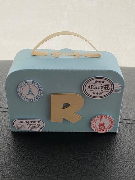 Caixa Lembrancinha Maleta Personalizada no tema Viagem.