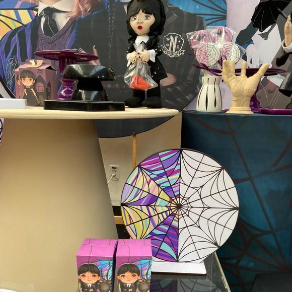 Caixa Sino Personalizada no Tema Wandinha!