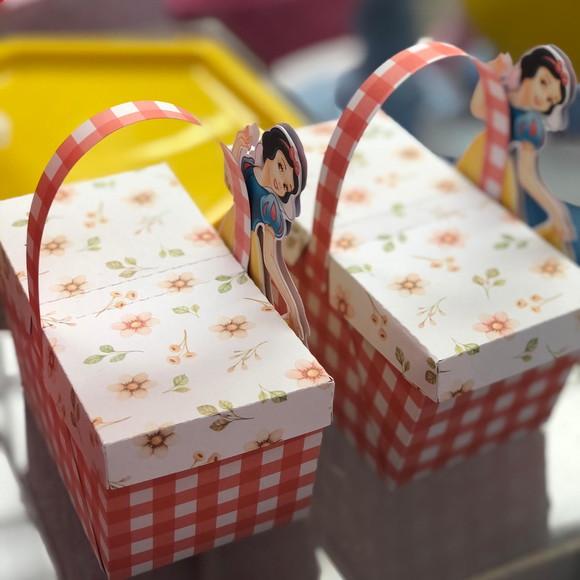 Cesta Piquenique Personalizada No Tema Branca De Neve