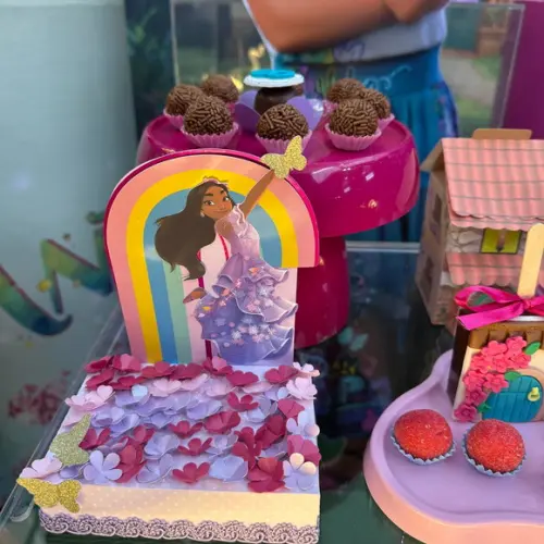 Caixa Cenário Personalizada no Tema Encanto Isabela!