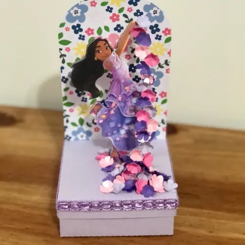 Caixa Cenário Personalizada no Tema Encanto Isabela!