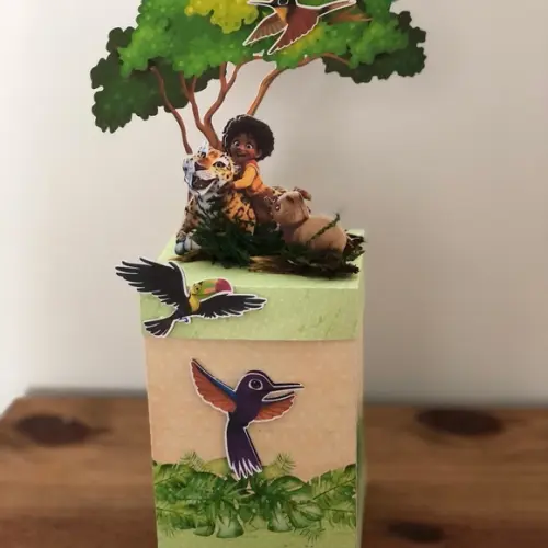 Caixa Cenário Personalizada no Tema Encanto Isabela!