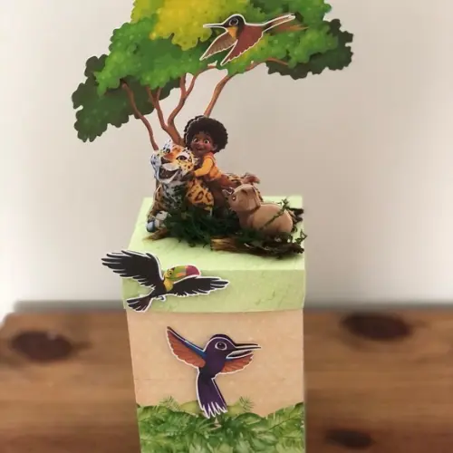 Caixa Cenário Personalizada no Tema Encanto Isabela!