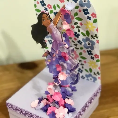 Caixa Cenário Personalizada no Tema Encanto Isabela!