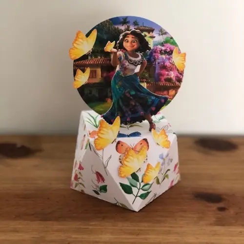 Caixa Cenário Personalizada no Tema Encanto Mirabel!