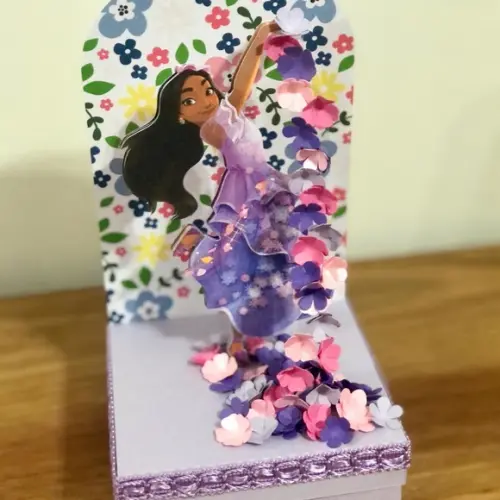 Caixa Cenário Personalizada no Tema Encanto Isabela!