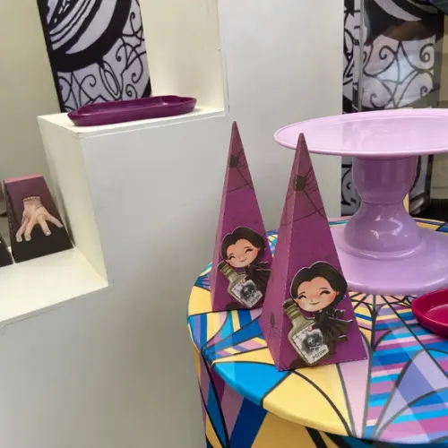 Caixa Cone Personalizada no Tema Wandinha!