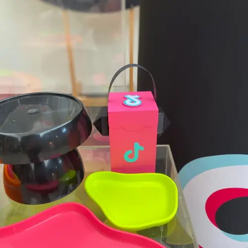 Caixa Cubo com Fone Personalizada no Tema Tiktok!