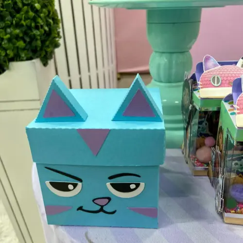 Caixa Cubo Personalizada no Tema Gatos da Gabby!