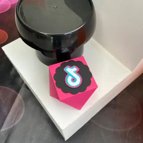 Caixa Diamante Personalizada no Tema Tiktok Neon!