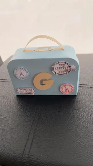 Caixa Lembrancinha Maleta Personalizada no tema Viagem.