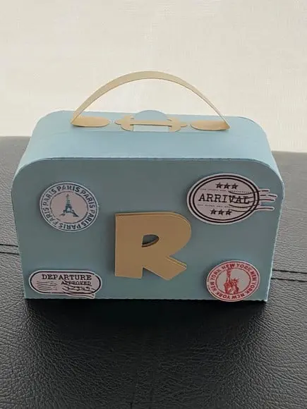 Caixa Lembrancinha Maleta Personalizada no tema Viagem.