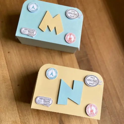 Caixa Lembrancinha Maleta Personalizada no Tema Viagem.