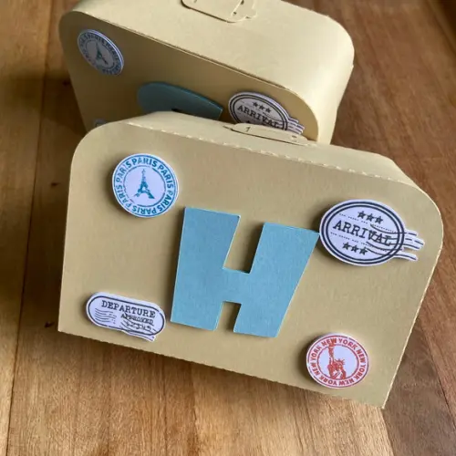 Caixa Lembrancinha Maleta Personalizada no Tema Viagem.