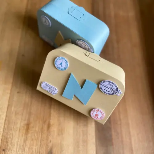 Caixa Lembrancinha Maleta Personalizada no Tema Viagem.