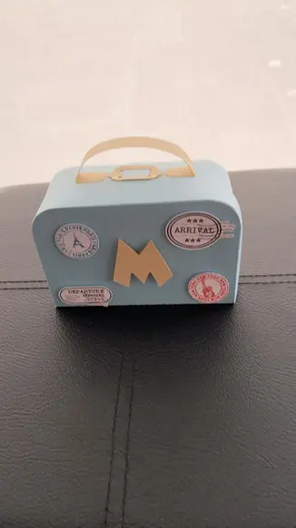 Caixa Lembrancinha Maleta Personalizada no tema Viagem.
