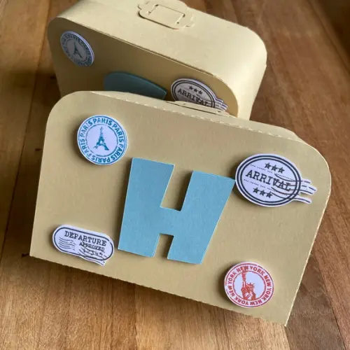 Caixa Lembrancinha Maleta Personalizada no Tema Viagem.