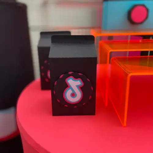 Caixa Milk Personalizada no Tema Tiktok!