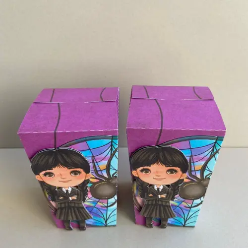 Caixa Sushi Personalizada no Tema Wandinha!