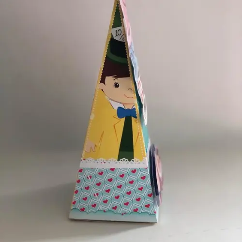 Caixas Cone Personalizada Alice No País das Maravilhas!