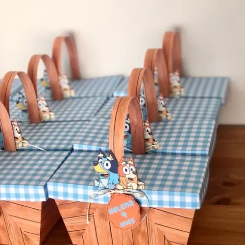 Cesta Piquenique Tema Cachorrinhos Coloridos!