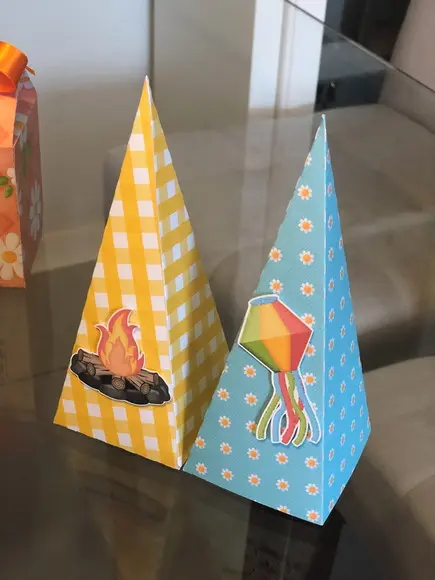 Kit Lembrancinhas 5 Caixas Cone Personalizadas tema Arraiá