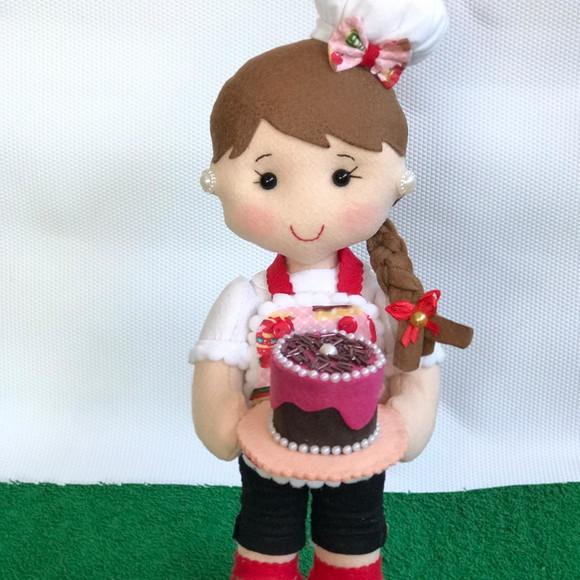 Boneca confeiteira em feltro