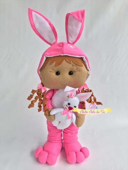 Boneca em Feltro com Fantasia de Coelha