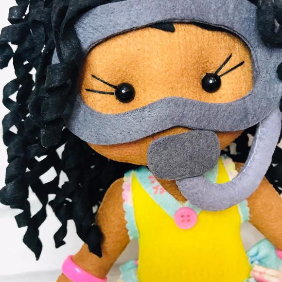 Boneca Mergulhadora em Feltro com 30 cm
