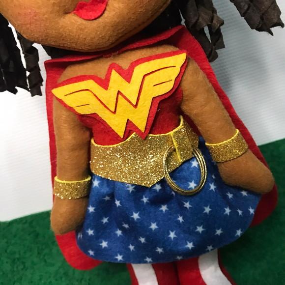 Boneca Mulher Maravilha Negra