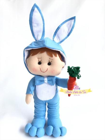 Boneco em Feltro com Fantasia de Coelho