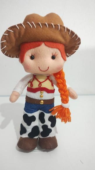Jessie em Feltro com 30 cm