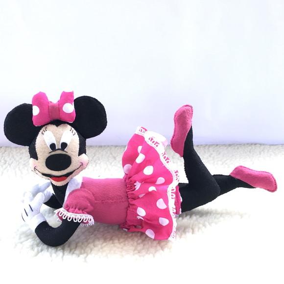 Minnie Rosa deitada com 25 cm