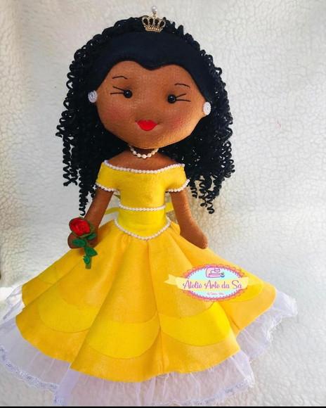 Princesa Bela em feltro versão negra