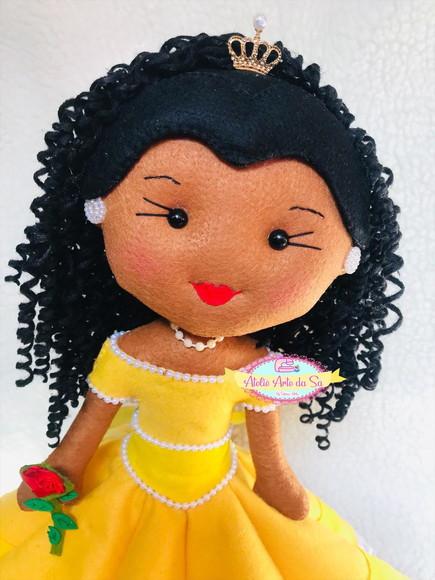 Princesa Bela em feltro versão negra