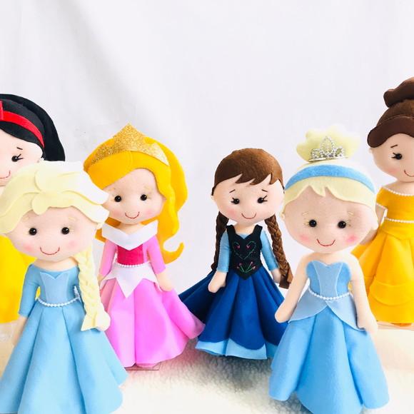 Princesa em feltro( valor se refere a 1 unidade )