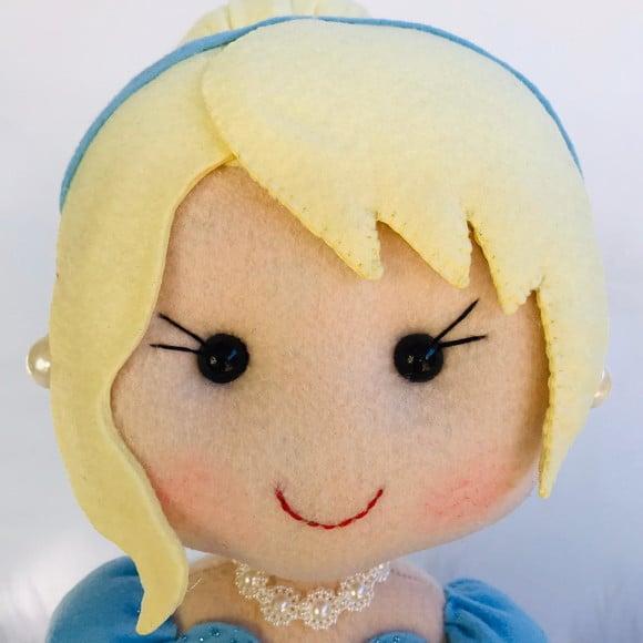 Boneca Cinderela em feltro