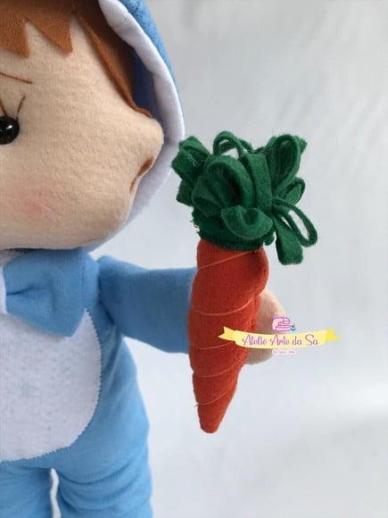 Boneco em Feltro com Fantasia de Coelho