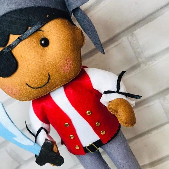 Boneco Pirata em Feltro 30 cm