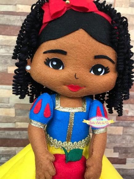 Branca de neve ( negra ) pretinha de neve
