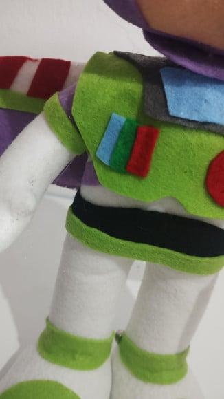Buzz em Feltro com 30 cm