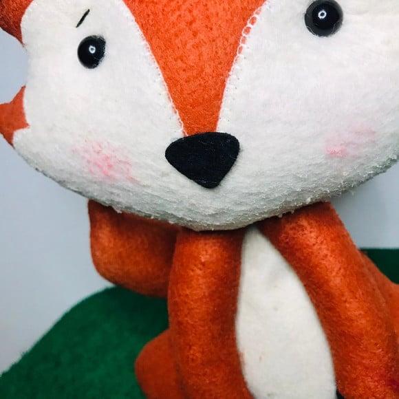 Raposa em Feltro com 20 cm