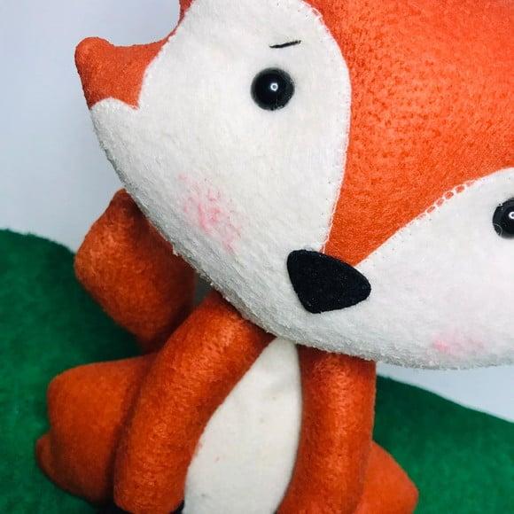 Raposa em Feltro com 20 cm