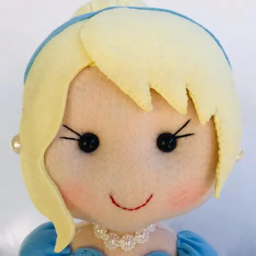 Boneca Cinderela em feltro