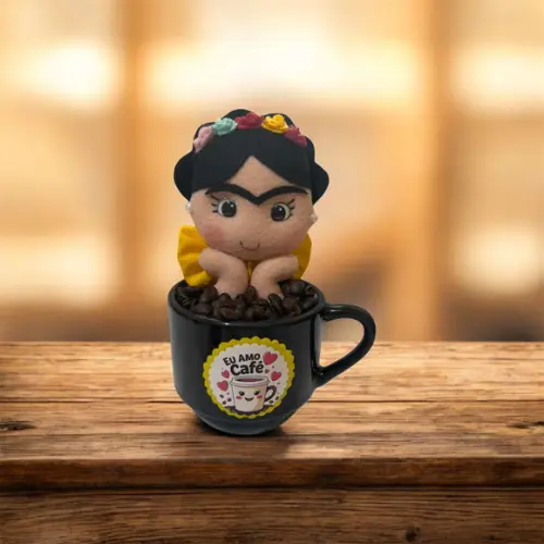 Boneca Decorativa Frida na Xicara