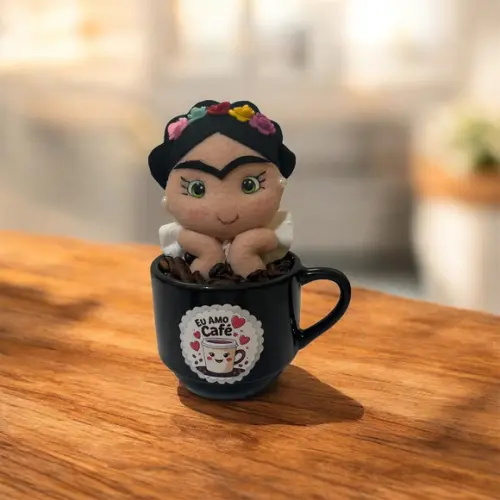 Boneca Decorativa Frida na Xicara