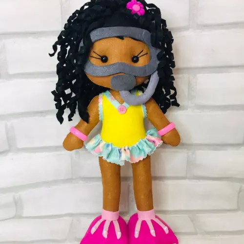 Boneca Mergulhadora em Feltro com 30 cm